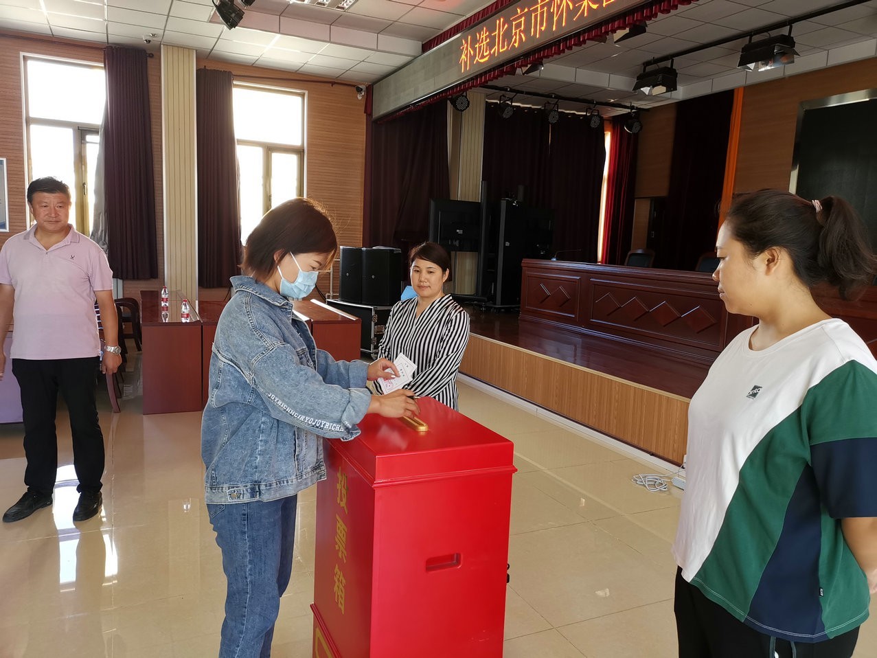 我区顺利完成6名区人大代表补选工作.jpg