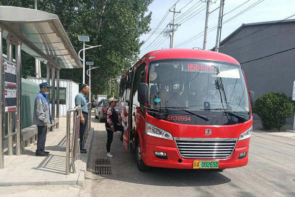 1代表建议解民忧，公交开到家门口.jpg