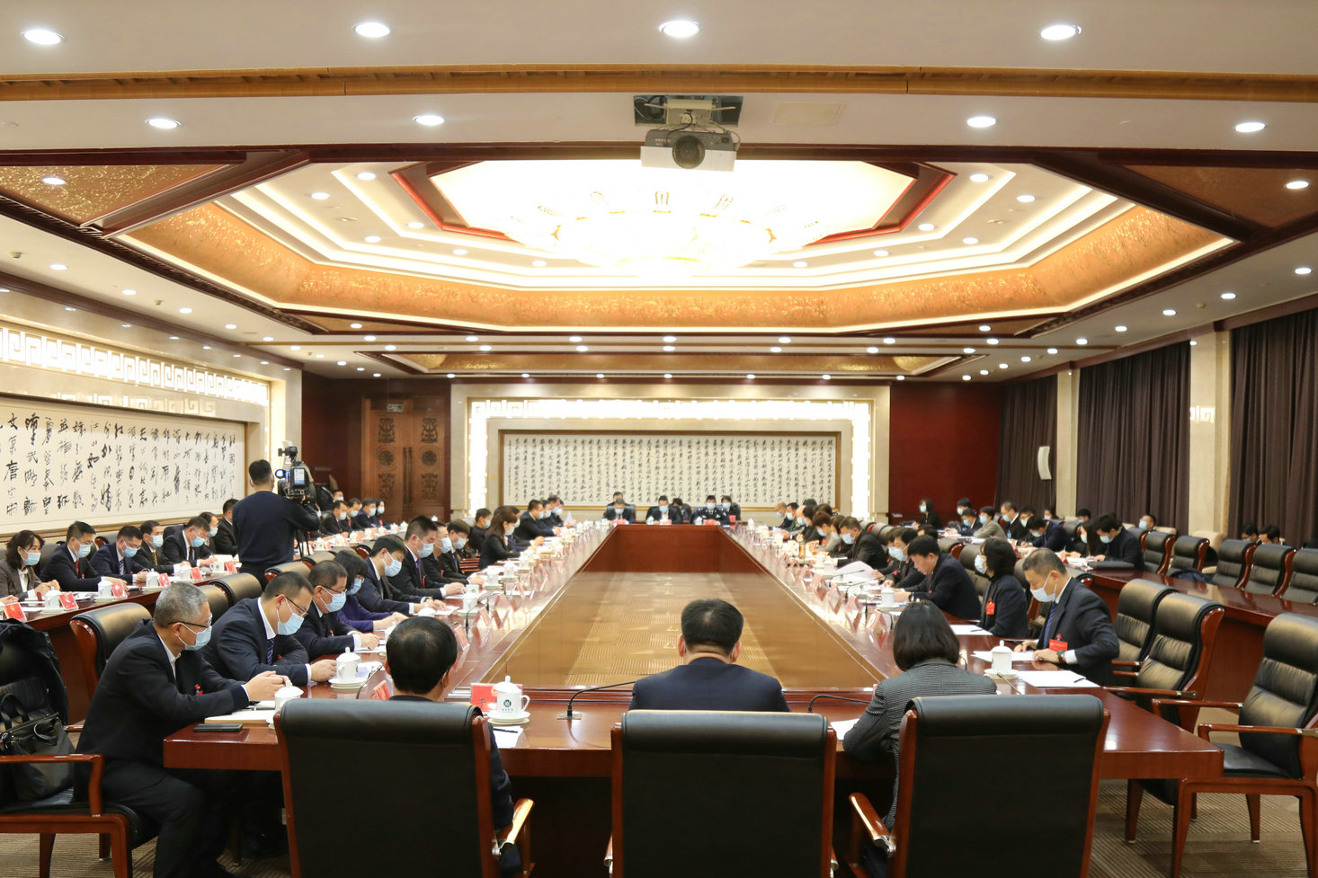 区六届人大一次会议主席团举行第二次会议