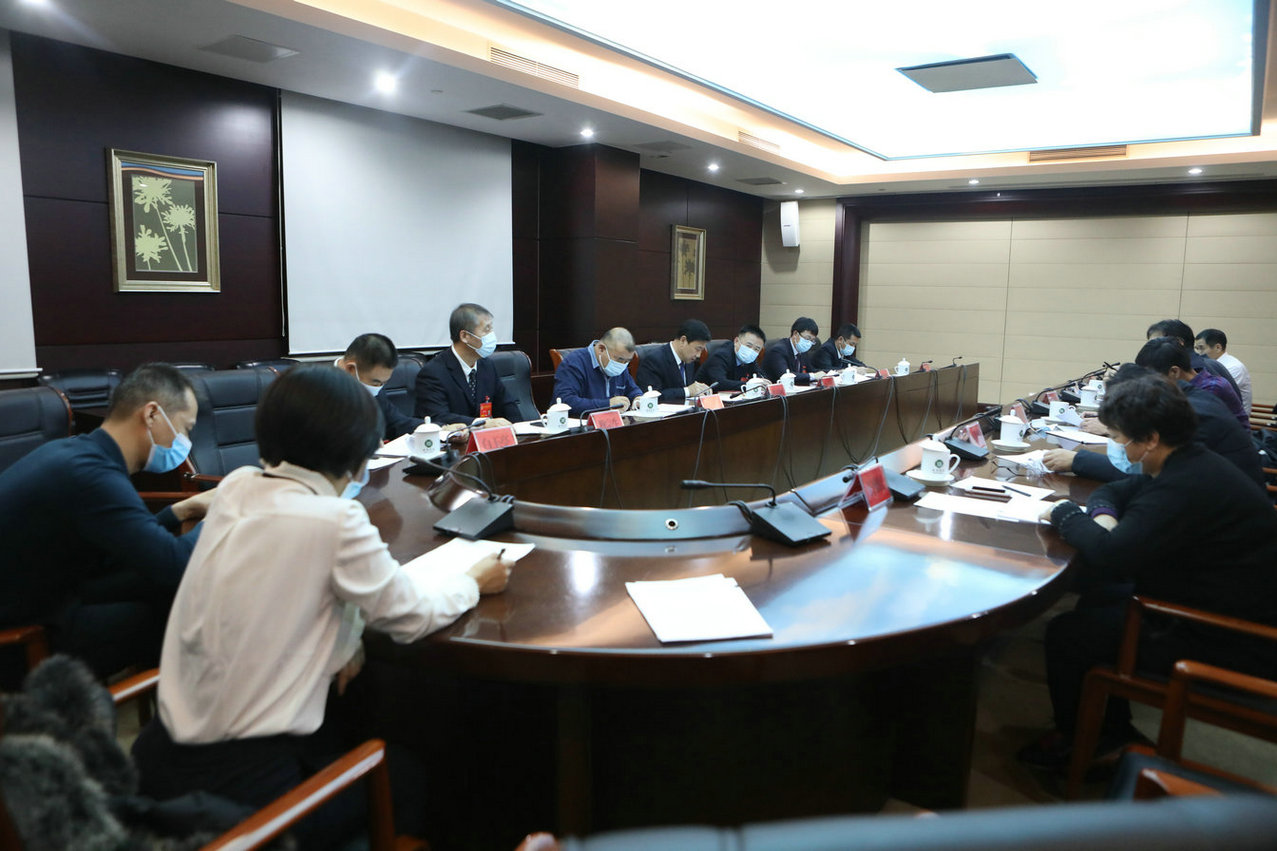 区六届人大一次会议召开议案审查委员会会议