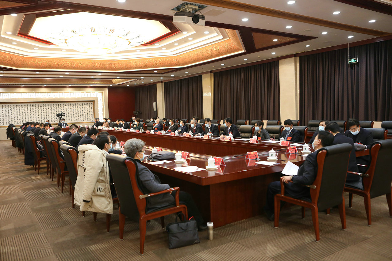 区五届人大第七次会议主席团举行第三次会议