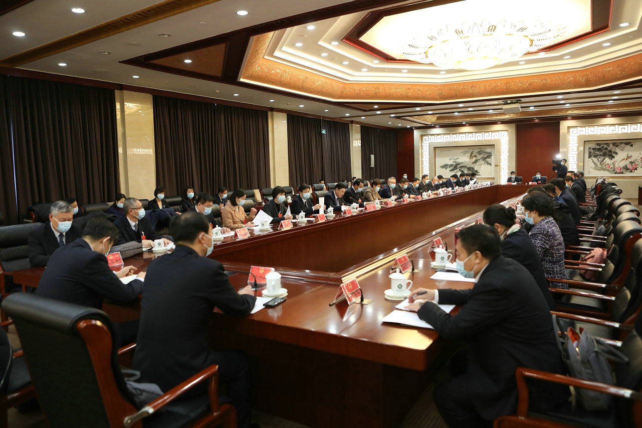 区五届人大七次会议主席团举行第一次会议