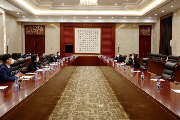 区人大代表审议区人民政府、计划、预算三个报告