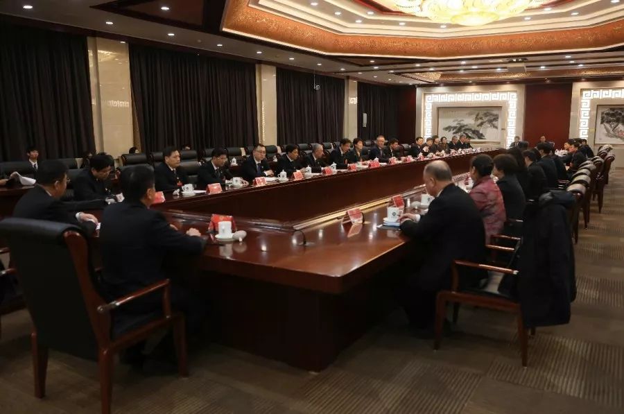 【会议专讯】区五届人大六次会议主席团举行第四次会议