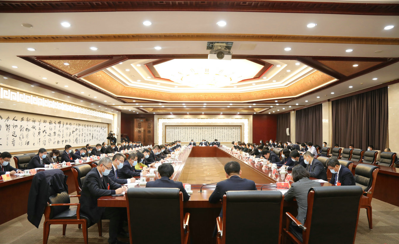 区六届人大一次会议主席团举行第四次会议