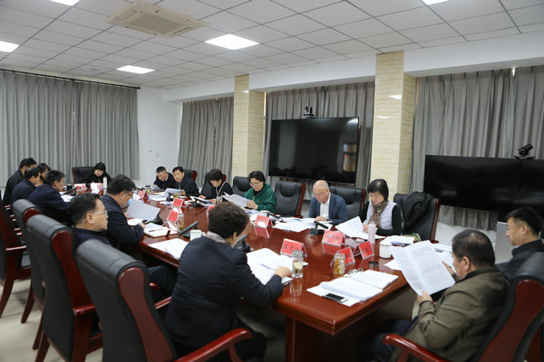 区六届人大常委会召开第十二次主任会议
