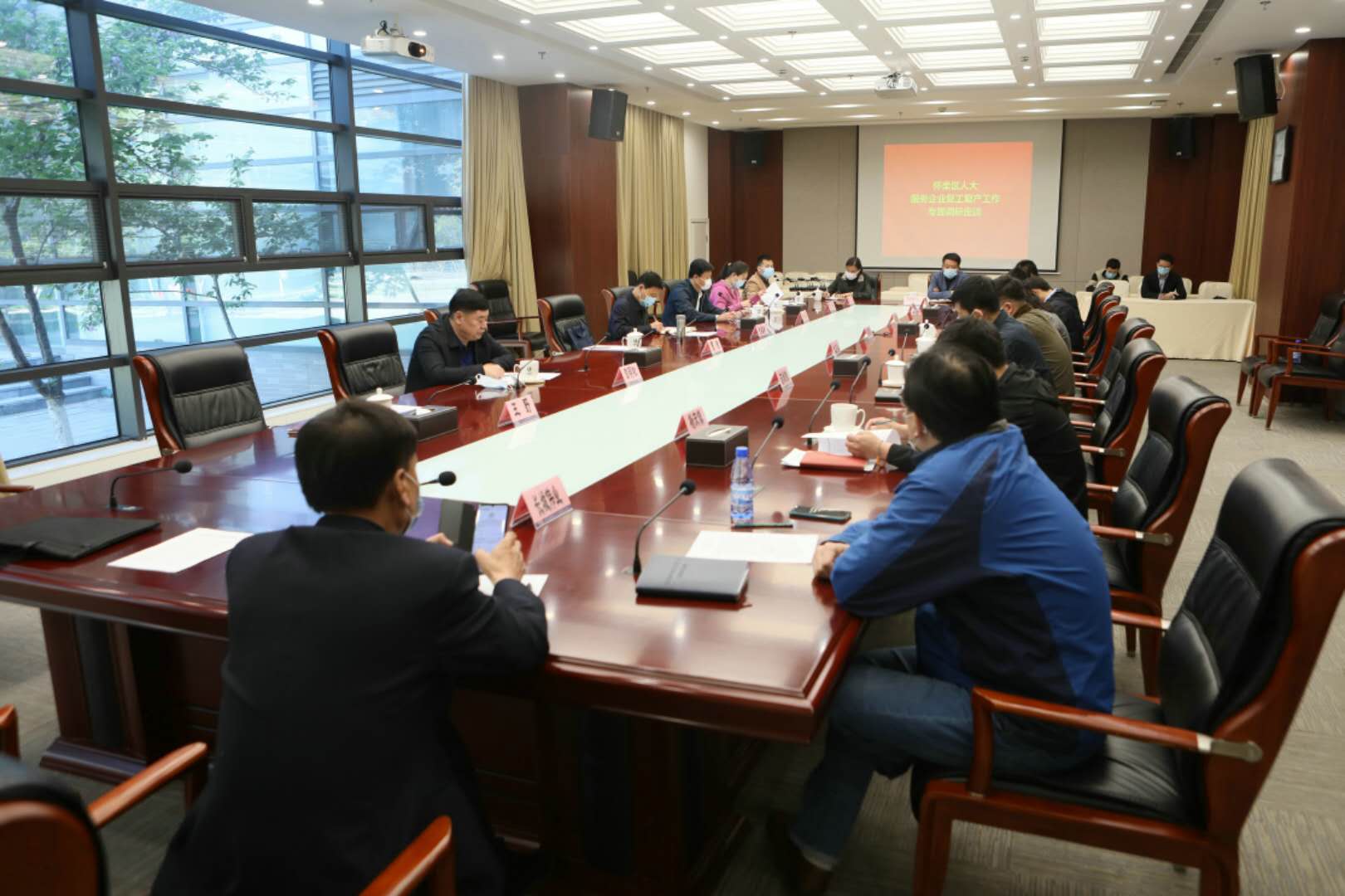 社会委调研我区疫情防控期间服务企业复工复产工作