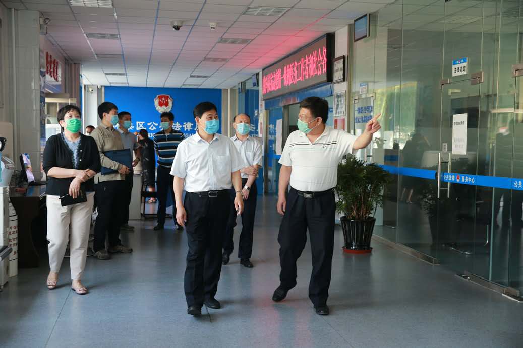 张福利副主任带队到区司法局调研