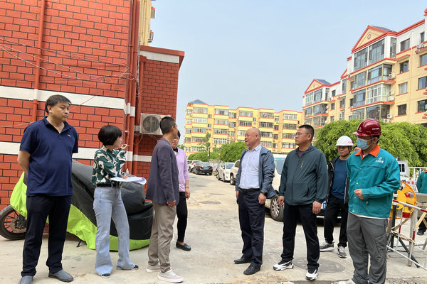 周福刚副主任实地调研老旧小区综合整治工作