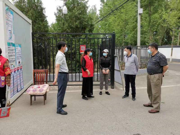 区人大常委会副主任张福利到怀柔镇检查疫情防控和创城工作