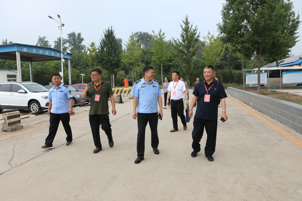 区人大常委会执法检查组开展道路交通安全法贯彻执行情况执法检查