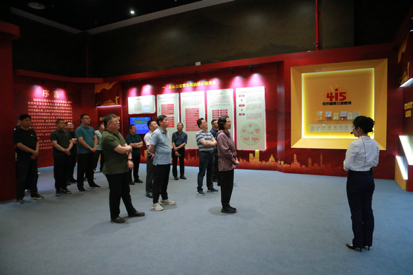 区人大常委会机关组织开展主题党日活动
