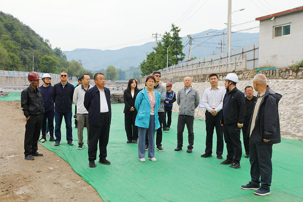 区人大常委会调研组到怀河、怀九河、怀沙河综合治理施工现场调研工程建设情况