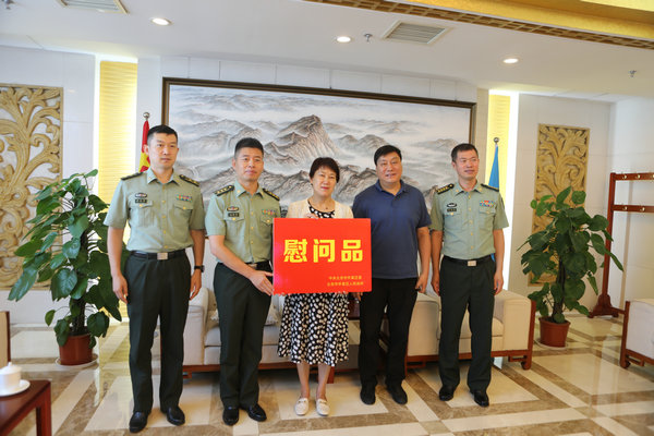 彭丽霞主任“八一”节前走访慰问驻怀维和事务中心培训基地
