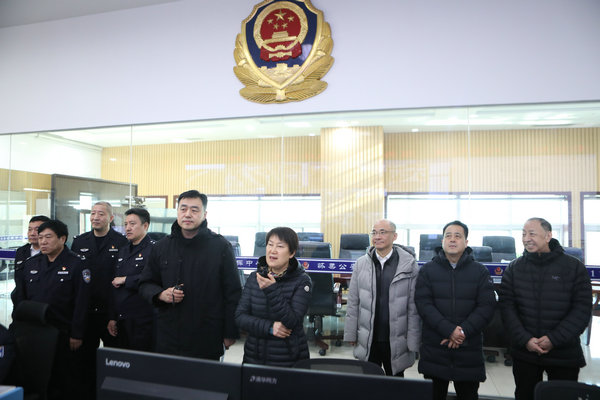 彭丽霞主任带队走访慰问春节在岗职工