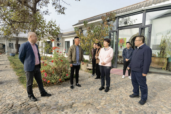 彭丽霞主任带队调研民宿产业发展情况