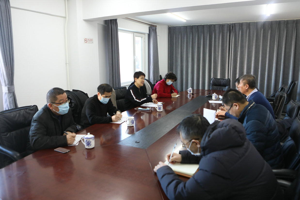 彭丽霞节前走访慰问老党员并督导检查保供稳价和疫情防控工作