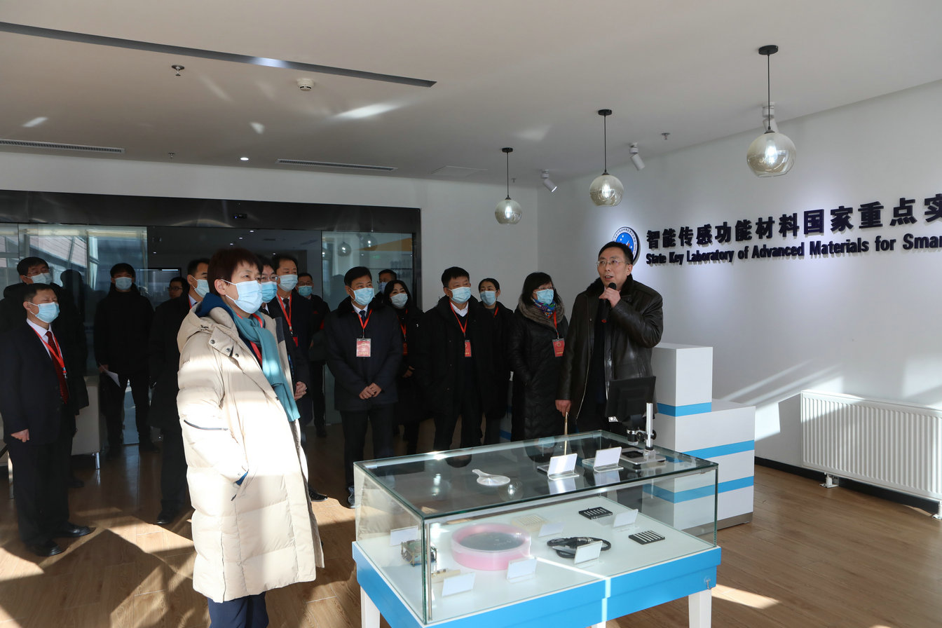 区人大常委会组织新一届常委会组成人员开展履职培训