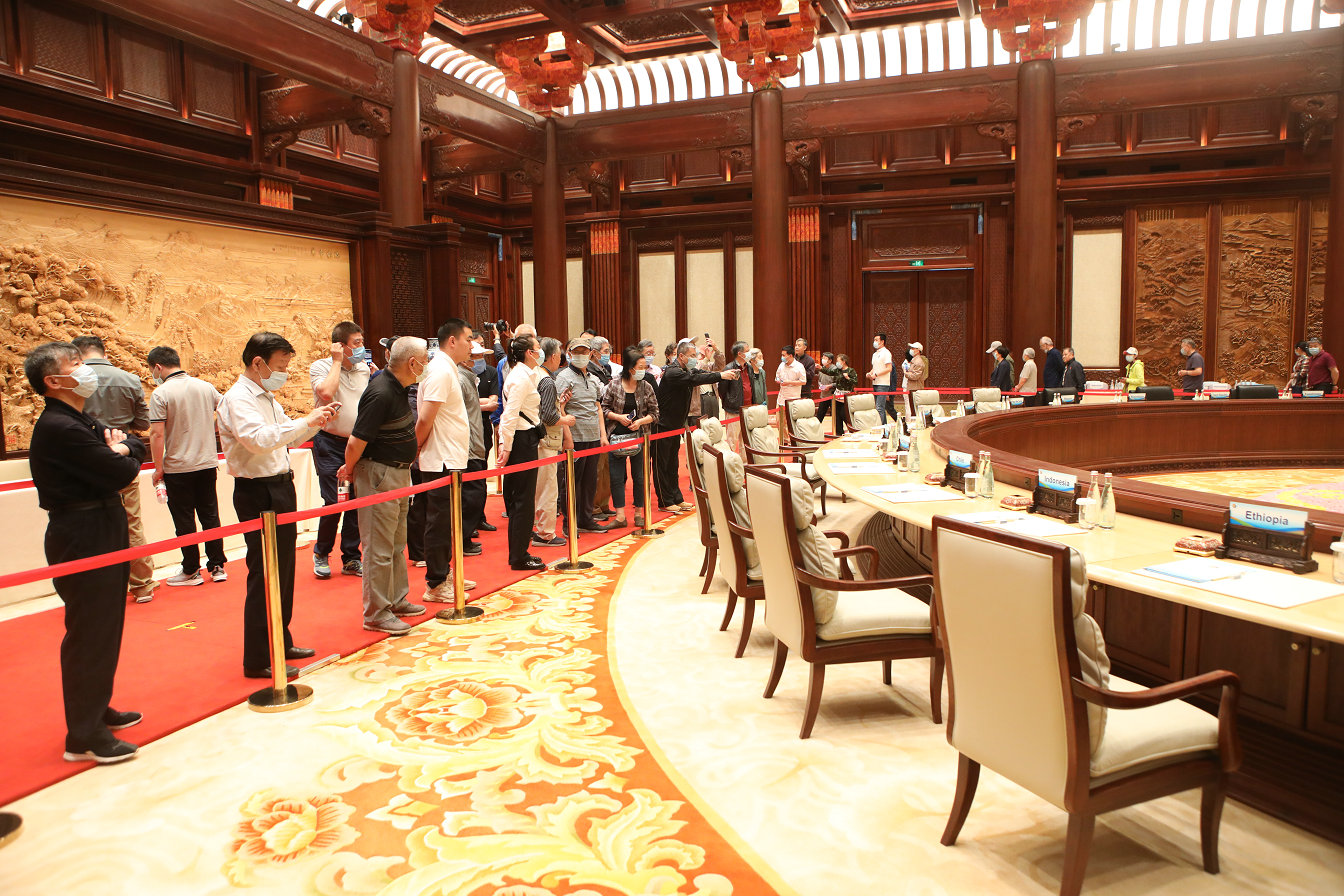 全国人大常委会办公厅离退休干部来怀考察