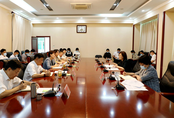 区委书记郭延红到区人大调研座谈