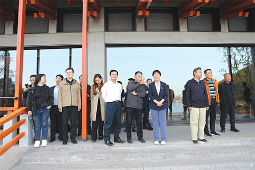 01 市人大怀柔团代表视察我区影视和会展产业发展情况.png