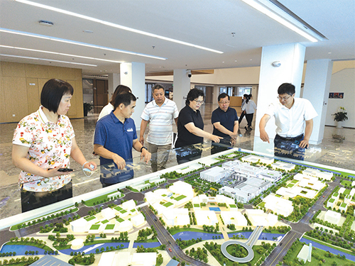 02 审计工作报告和预算调整方案初审.jpg