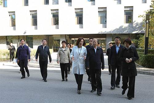 01 北京市人大常委会主任李秀领来怀调研.jpg