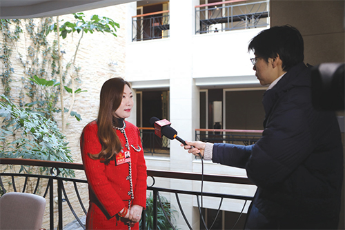 02 市人代会上代表发出怀柔声音3.jpg