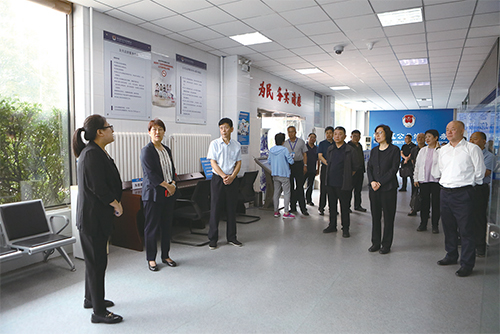 01 区人大常委会主任彭丽霞带队调研司法行政工作.jpg