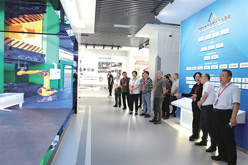 02 区人大常委会开展视察活动.jpg