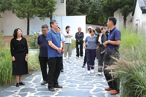 03 人大龙山街工委开展乡村振兴和产业发展视察活动.jpg