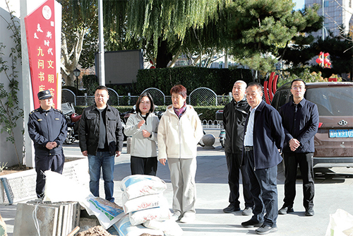 02 区人大常委会领导督导调研基层城市精细化治理工作.jpg
