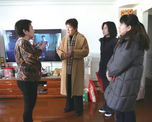 01 彭丽霞主任节前走访慰问.jpg