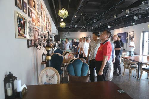 02 老干部党支部开展主题党日活动.png