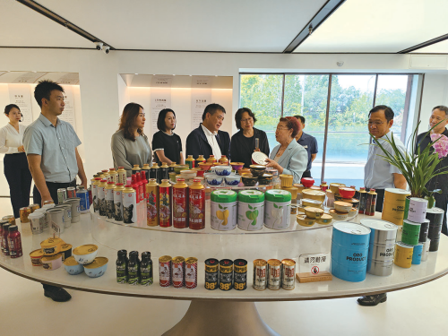 02 区人大财经委调研.png