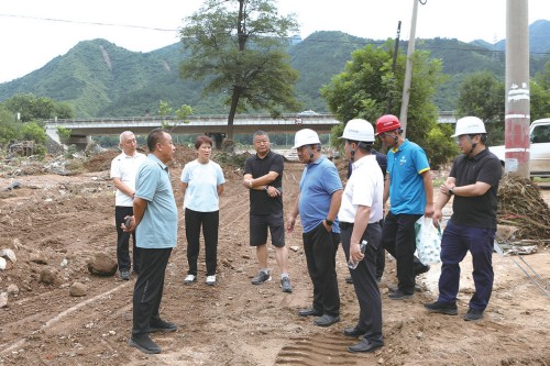 01 区人大常委会领导深入一线参加防汛救灾及灾后恢复重建工作.jpg 01 区人大常委会领导深入一线参加防汛救灾及灾后恢复重建工作.jpg