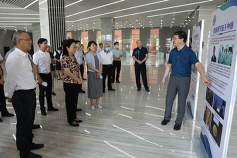 市人大常委会副主任闫傲霜来怀调研.bmp
