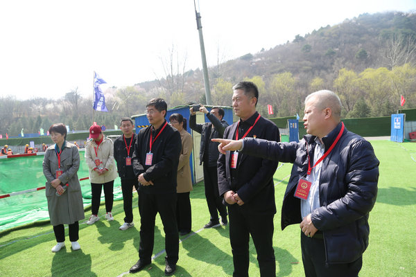 人大龙山街工委开展道路规划建设专项视察活动