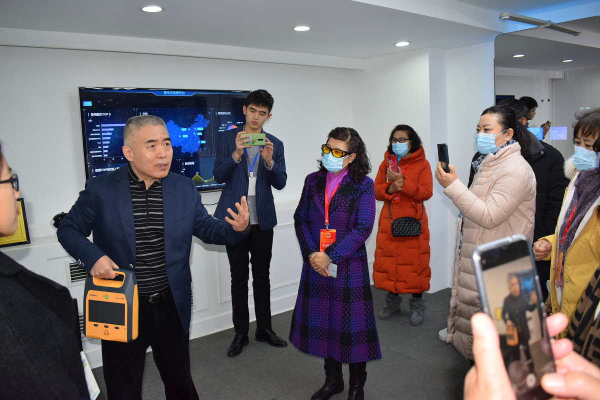 怀柔镇人大代表赴西城区中成康华公司参观交流
