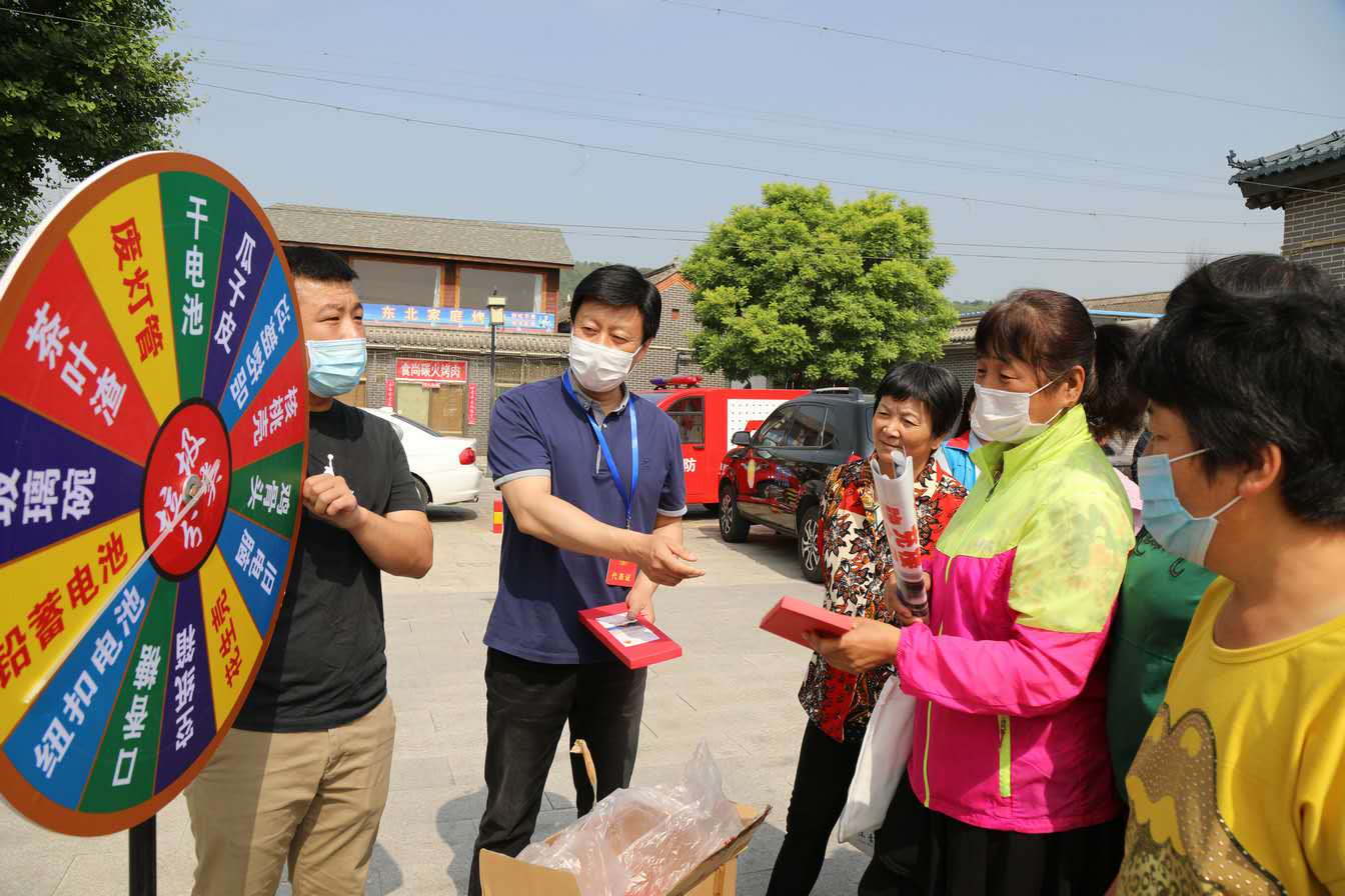雁栖镇人大开展生活垃圾管理条例宣传活动