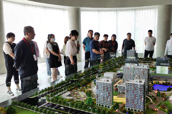 人大泉河街工委开展影视产业示范区发展情况实地调研活动