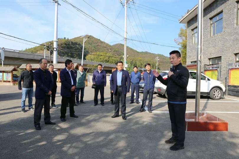 长哨营满族乡组织区、乡两级人大代表参观学习