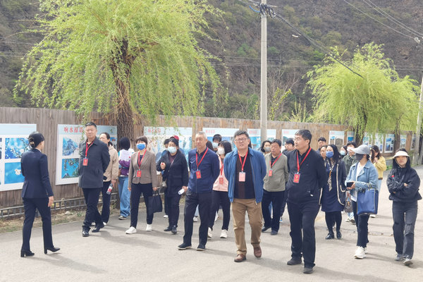 人大龙山街工委组织开展“学习党的二十大精神、传承红色记忆”主题参观活动